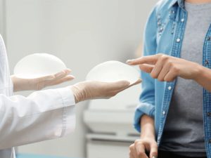 بهترین جراح پروتز سینه در تهران - دکتر فرخ کامران خواجوی